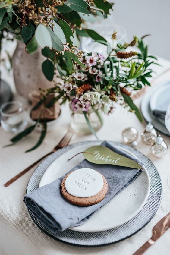 Christmas name place cards, how to set a festive table