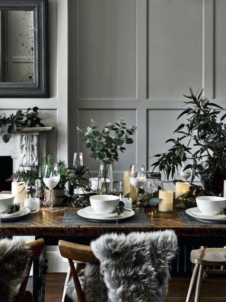 How to set a dinner party table for Christmas