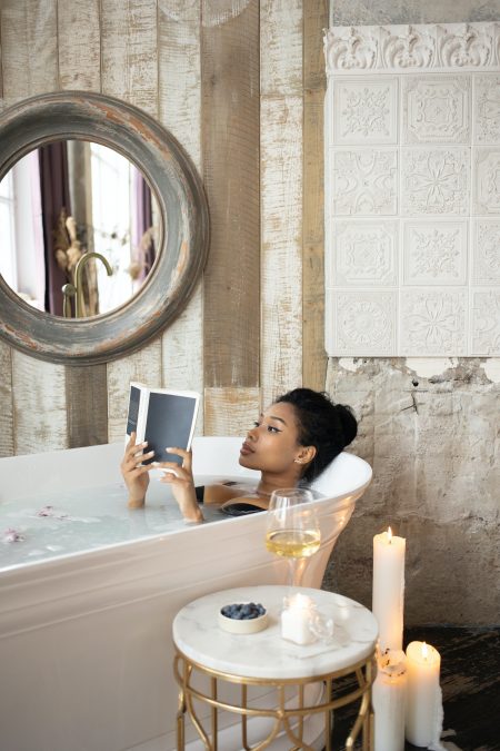 Woman relaxing in the bath