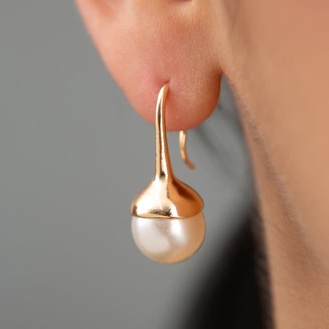 Elika Gold Metal Earrings