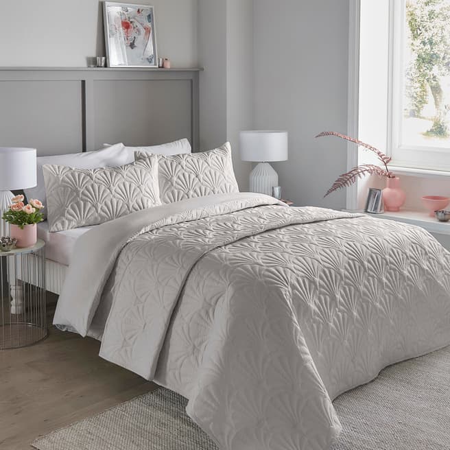 Serene Cavali Double Quilt Set, Silver